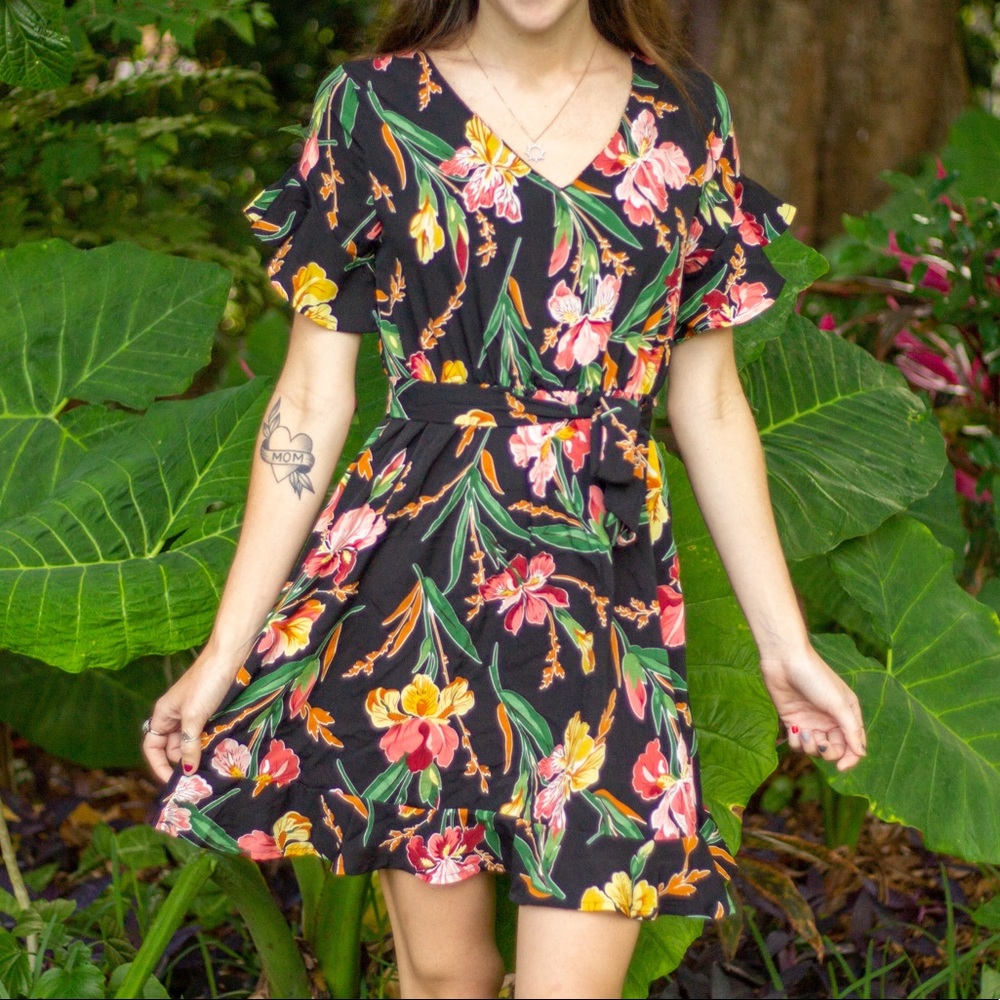 SHEIN Tropical Ruffle Trim Tie Dress